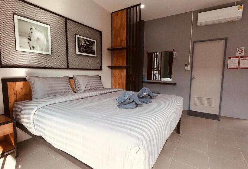 اتاق لوکس با بالکن, The Stories Resort