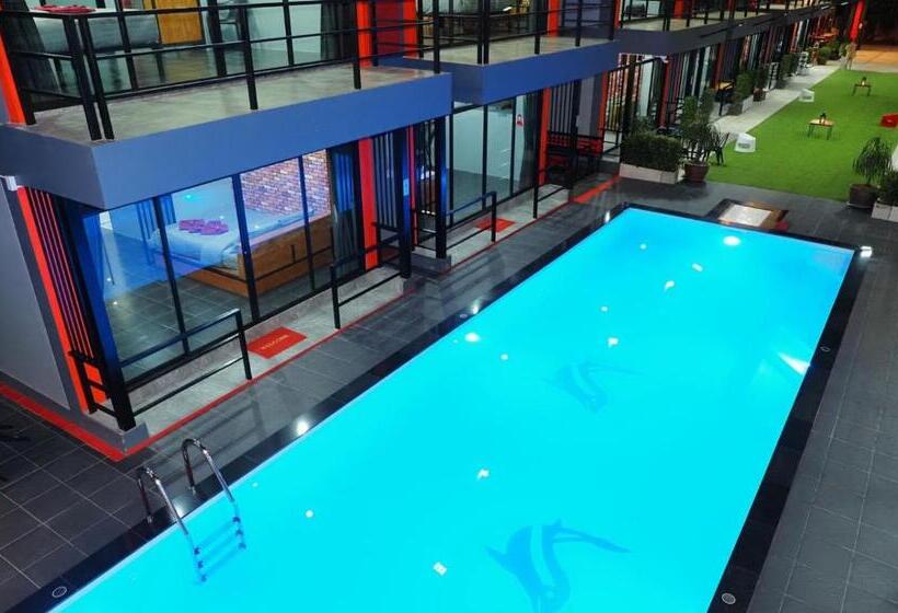 اتاق استاندارد با تخت بزرگ, The Stories Resort