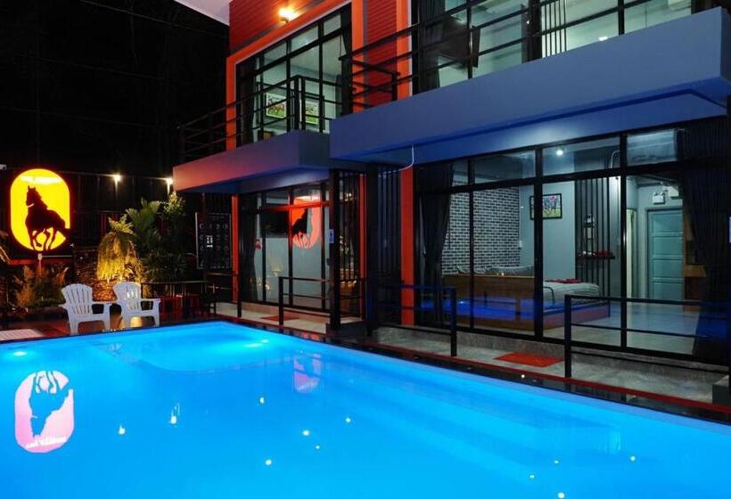 سوییت خانوادگی, The Stories Resort