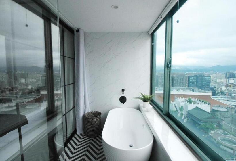 اتاق لوکس با وان آب گرم, 小所在 Urban Abode 所在行旅