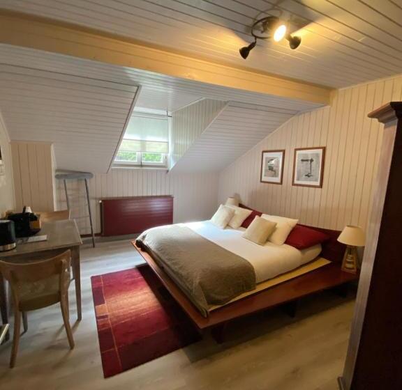 Standard Room Shared Bathroom, B&b Restaurant Le Pernollet