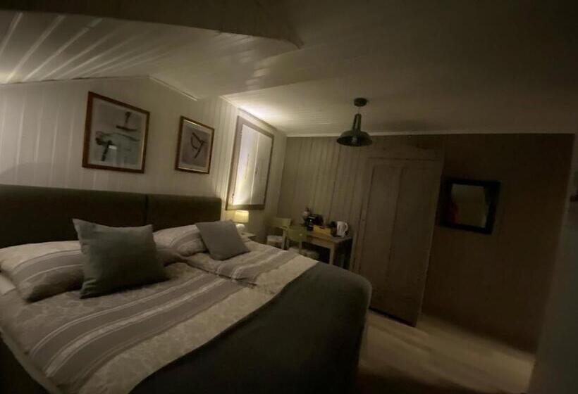 Standard Room Shared Bathroom, B&b Restaurant Le Pernollet