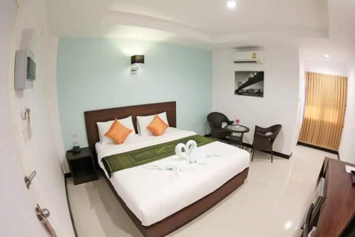اتاق لوکس با تخت بزرگ, Bk Place