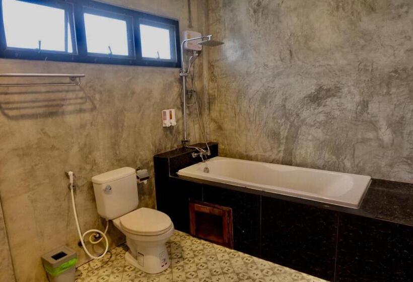 اتاق لوکس با وان آب گرم, Bk Place
