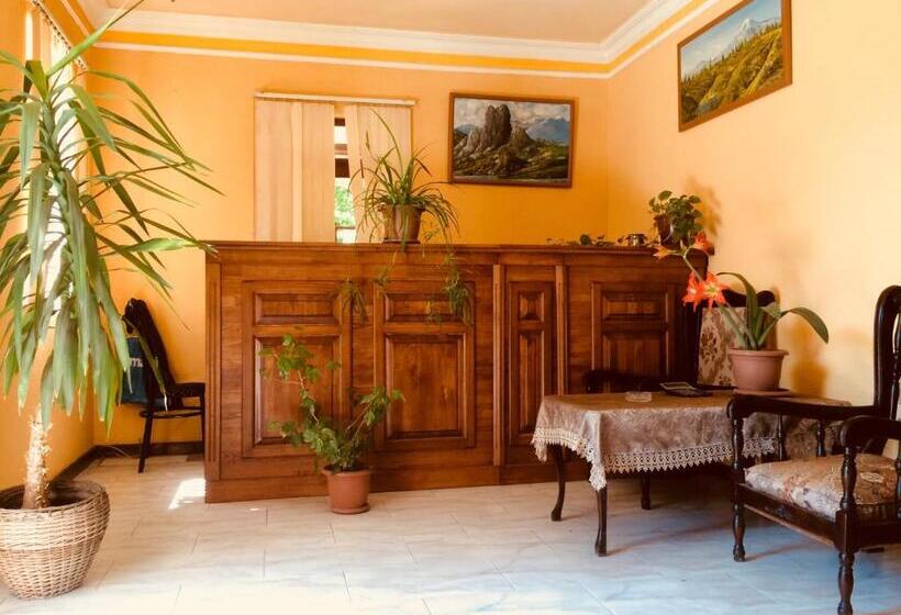 Economy Triple Room, Eco