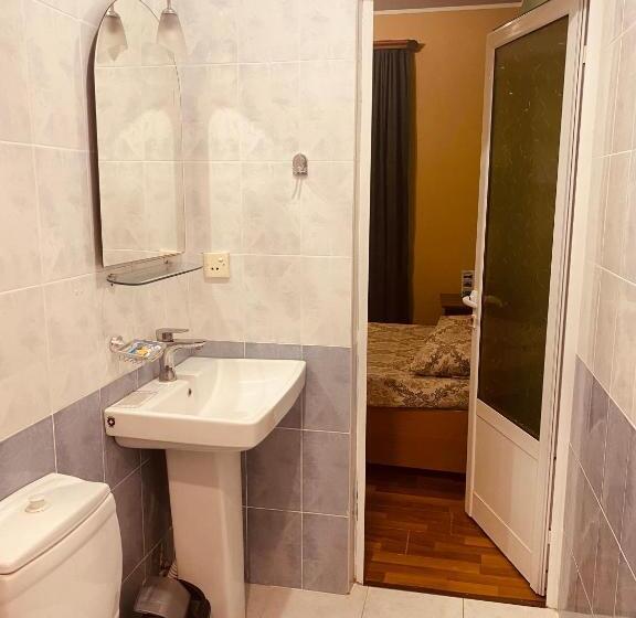 Economy Triple Room, Eco