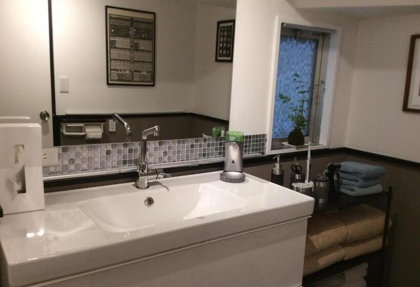 اتاق استاندارد, Jonni`s Place