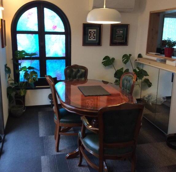 اتاق استاندارد, Jonni`s Place