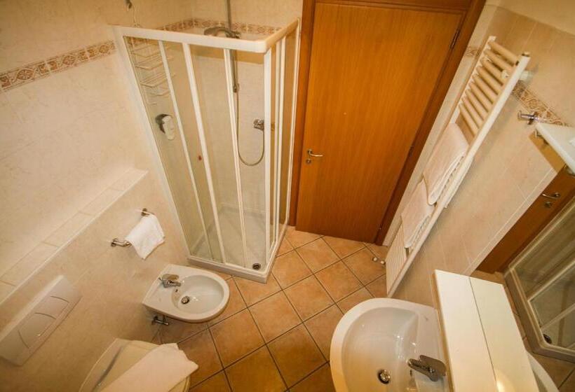 اتاق استاندارد, Albergo Lario