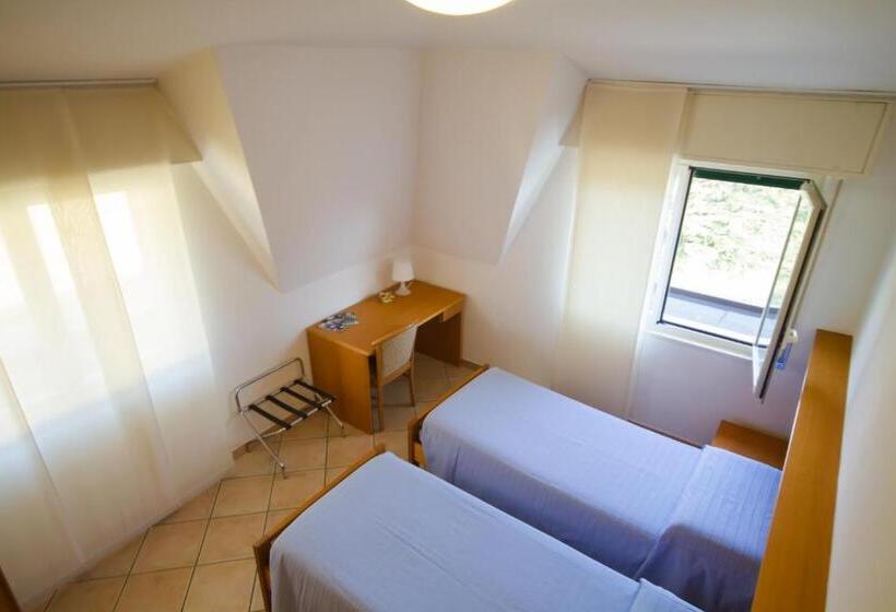 اتاق استاندارد سه نفره, Albergo Lario