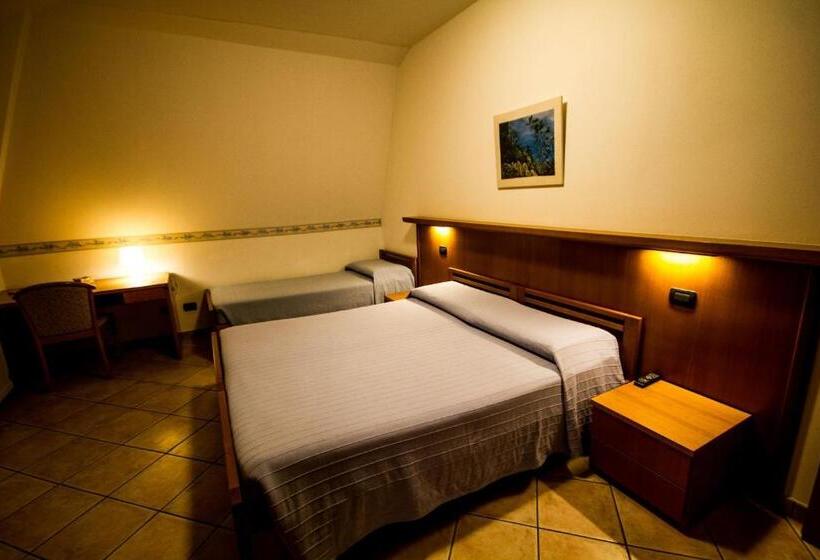 اتاق استاندارد سه نفره, Albergo Lario