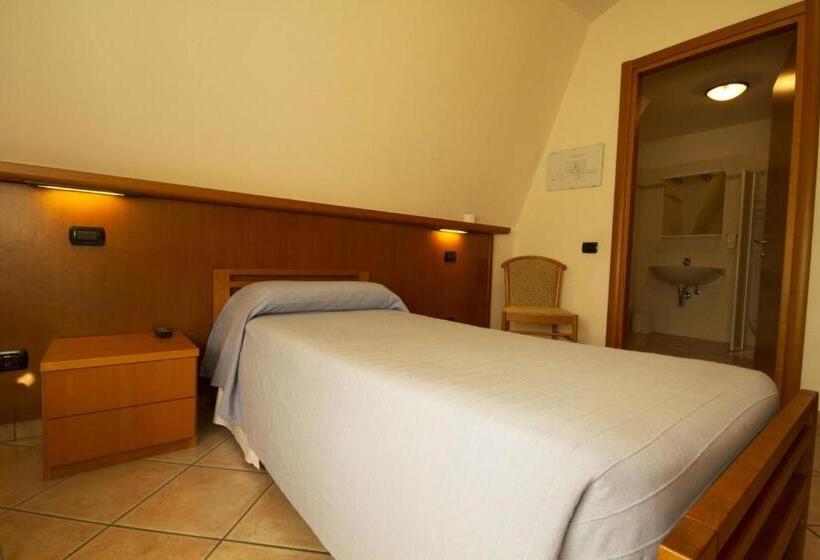 اتاق استاندارد یک نفره, Albergo Lario