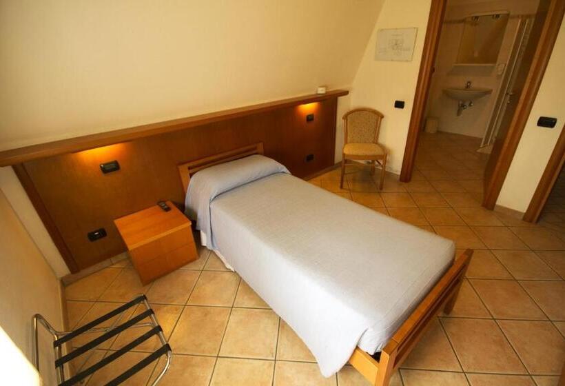 اتاق استاندارد یک نفره, Albergo Lario