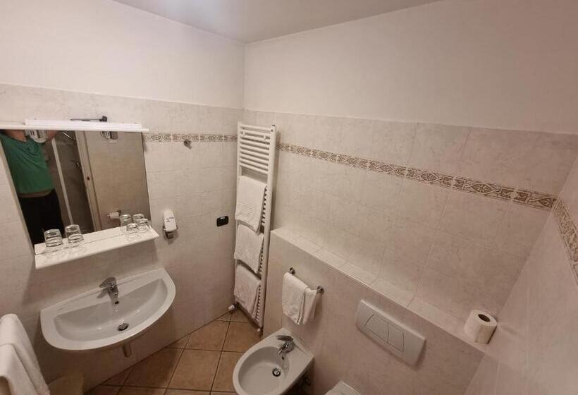 اتاق استاندارد چهار تخته, Albergo Lario