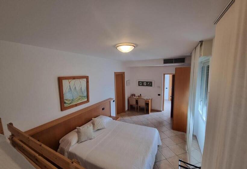 اتاق استاندارد چهار تخته, Albergo Lario