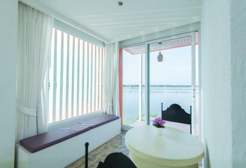 سوییت لوکس, Baan Talay See Cream Resort