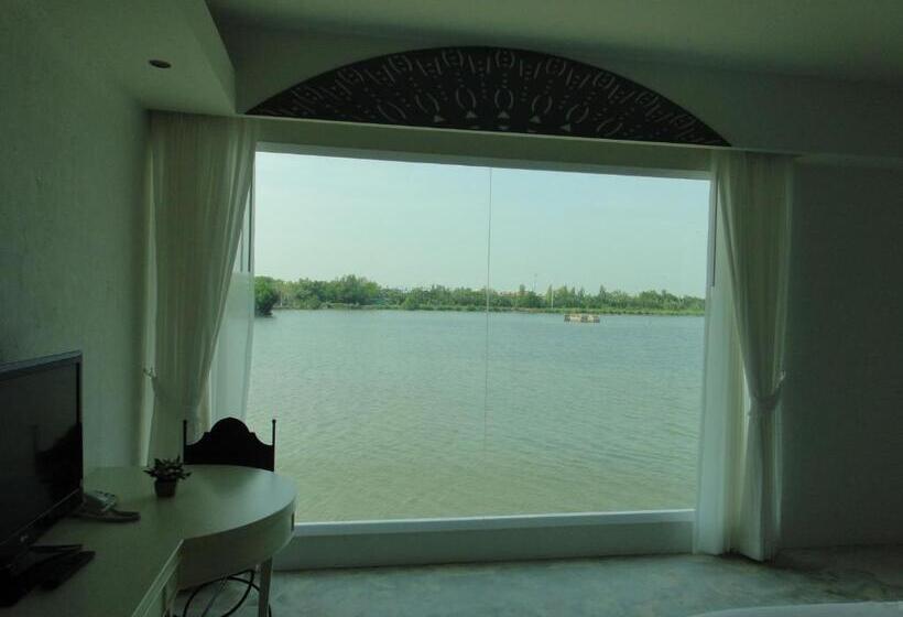 سوییت لوکس, Baan Talay See Cream Resort