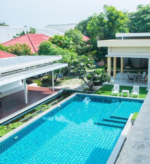 سوییت لوکس, Baan Talay See Cream Resort