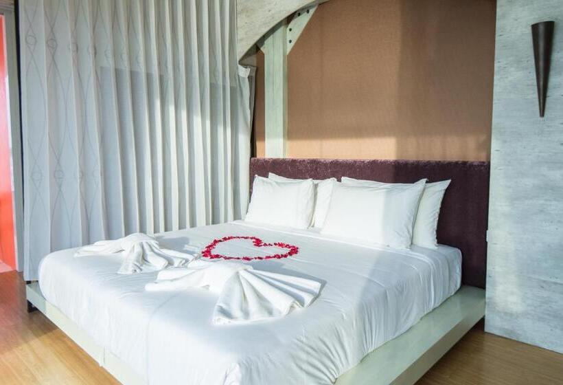 سوییت لوکس, Baan Talay See Cream Resort