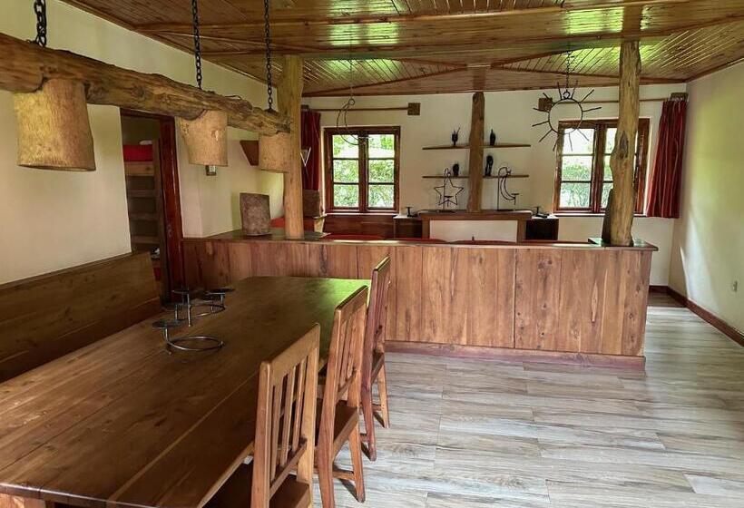 کلبه ییلاقی, Swiss Farm Cottage