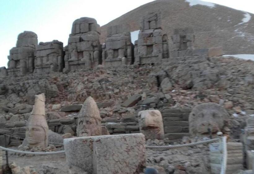اتاق استاندارد با چشم‌انداز, Nemrut Dağı Işik Pansi̇on