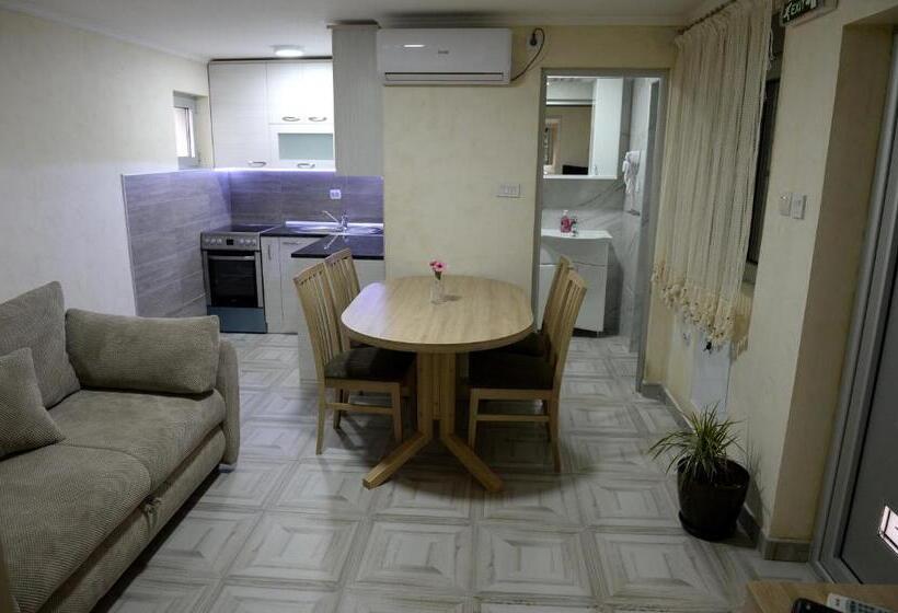 استودیوی استاندارد, Guesthouse Đokić