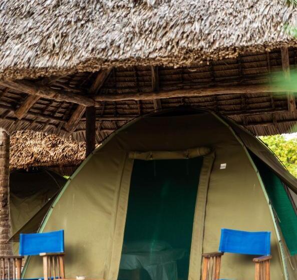 چادر با خدمات رفاهی استاندارد, Butiama Marine Camp