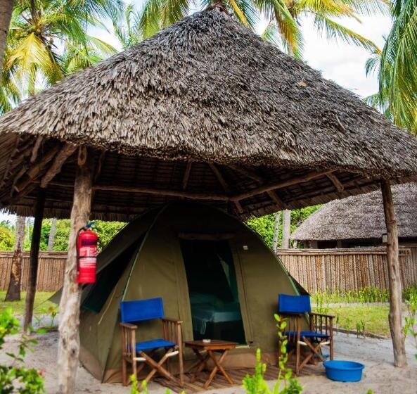 چادر با خدمات رفاهی استاندارد, Butiama Marine Camp