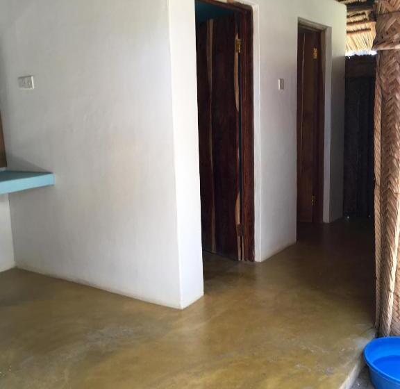چادر با خدمات رفاهی استاندارد, Butiama Marine Camp