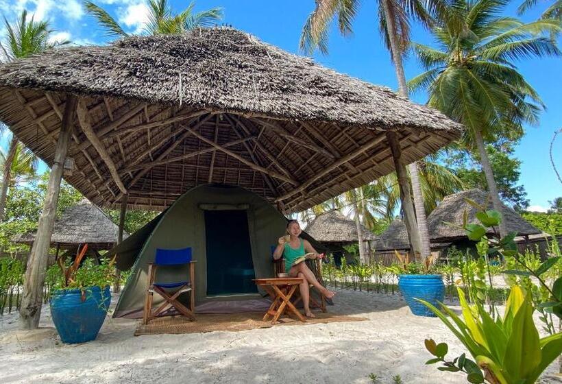 چادر با خدمات رفاهی استاندارد, Butiama Marine Camp
