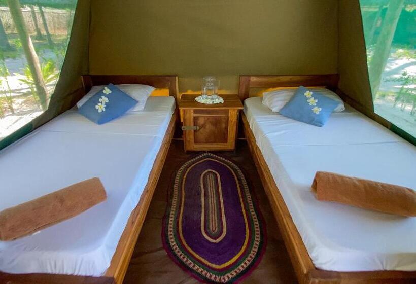 چادر با خدمات رفاهی استاندارد, Butiama Marine Camp