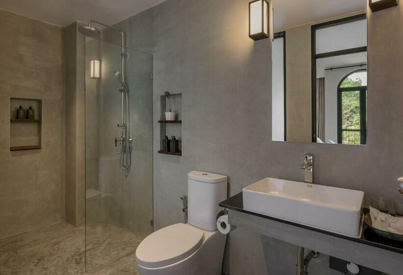 سوئیت با تخت بزرگ, The Motifs Eco Hotel   Sha Extra Plus