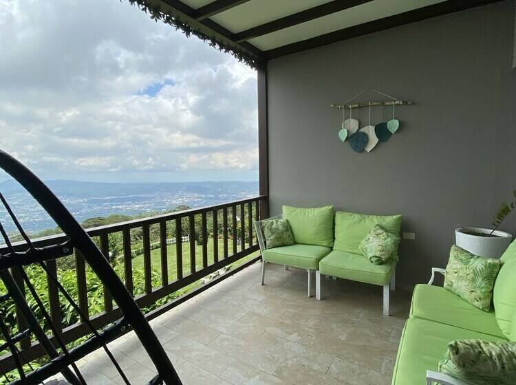 اتاق استاندارد با چشم‌انداز شهر, Verdant Hotel & Holistic Experience