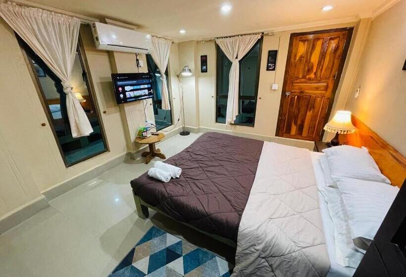 اتاق لوکس با بالکن, Aizawl