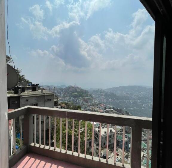 اتاق لوکس با بالکن, Aizawl
