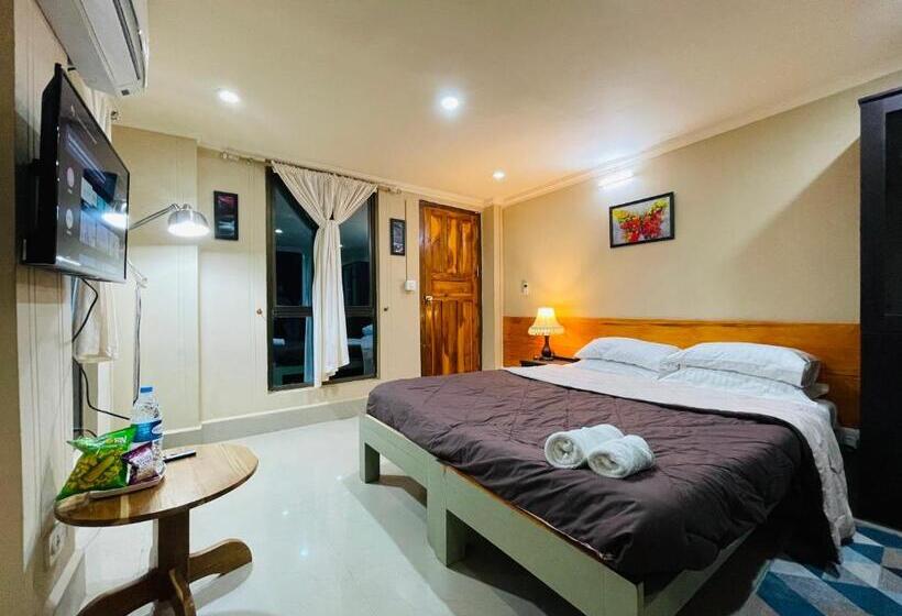 اتاق لوکس با بالکن, Aizawl