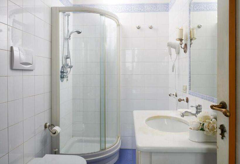 اتاق لوکس با تخت بزرگ, Villa Stecchini