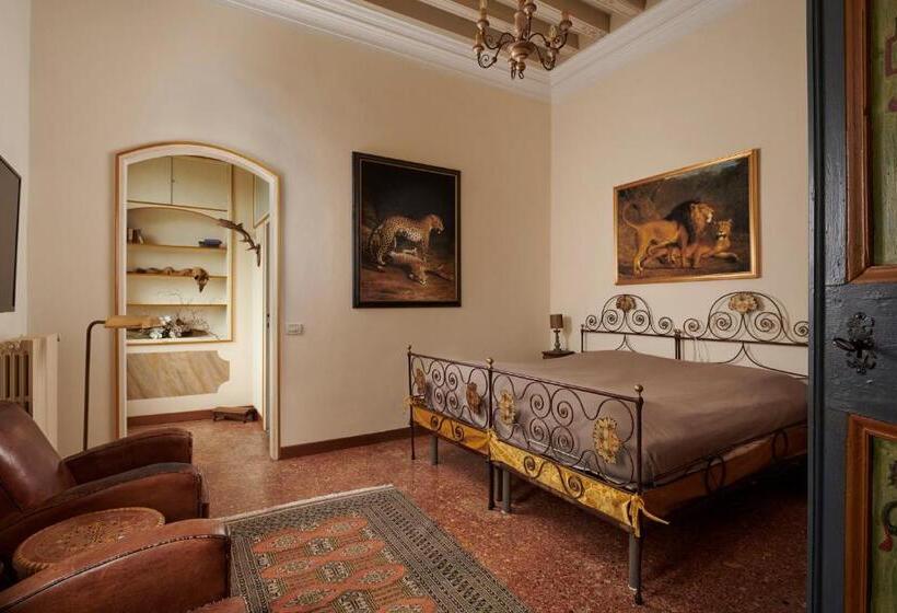 اتاق لوکس با تخت بزرگ, Villa Stecchini