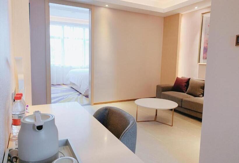 سوییت لوکس, Lavande Hotel Huizhou Xinxu Government Square