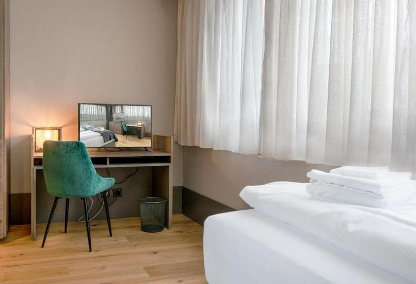 اتاق استاندارد یک نفره, Wyna Motel
