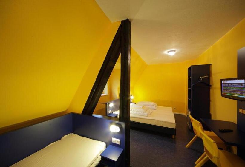 Quarto Triplo Estandar Banheiro Compartilhado, Bed Nbudget Expo Hostel Rooms