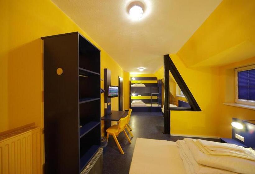Номер Стандарт Совместная Ванная, Bed Nbudget Expo Hostel Rooms