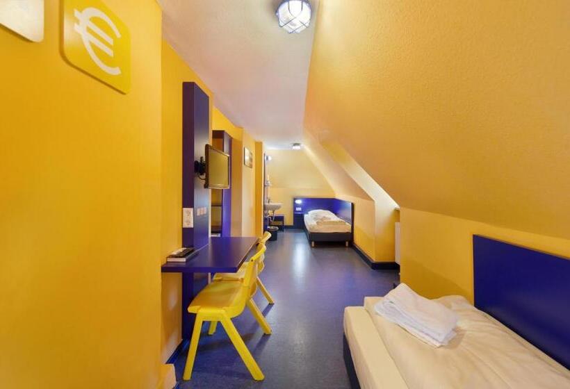 Номер Стандарт Совместная Ванная, Bed Nbudget Expo Hostel Rooms