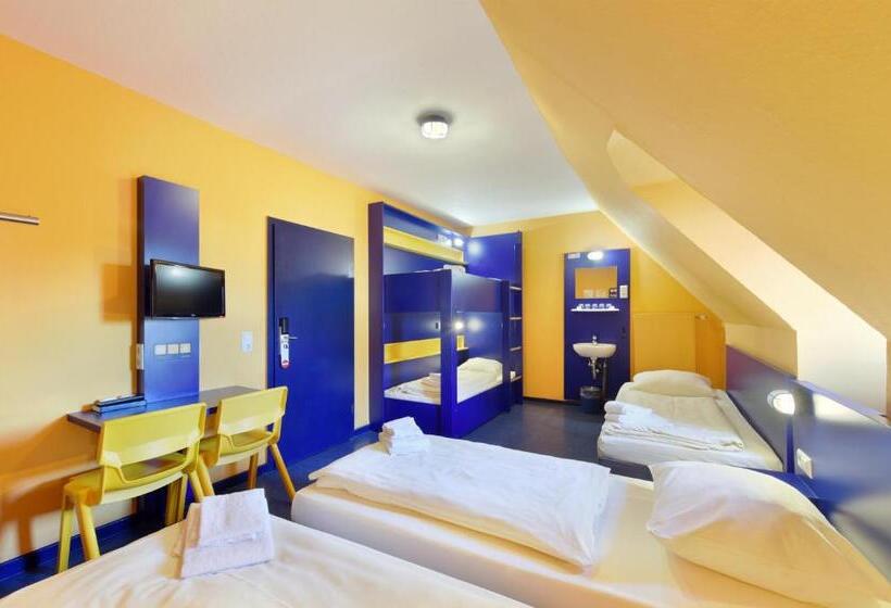 Номер Стандарт Совместная Ванная, Bed Nbudget Expo Hostel Rooms
