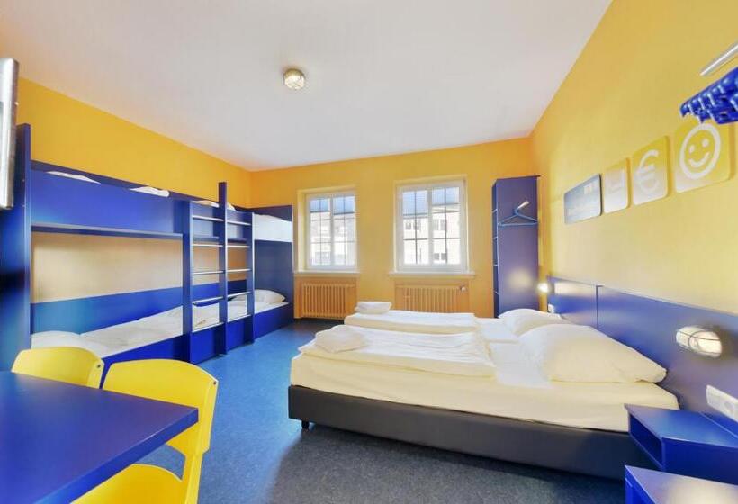 Семейный Номер, Bed Nbudget Expo Hostel Rooms
