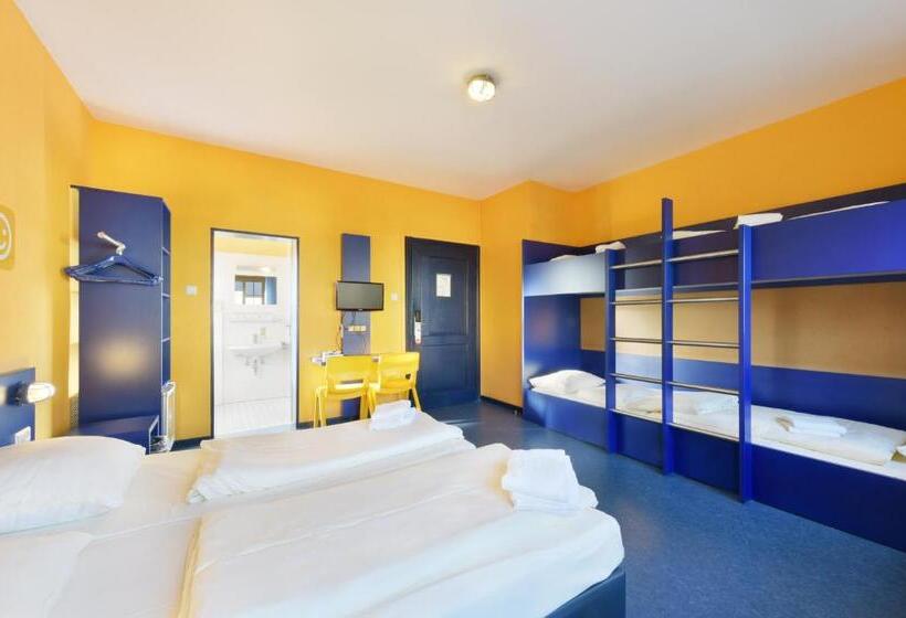 Семейный Номер, Bed Nbudget Expo Hostel Rooms