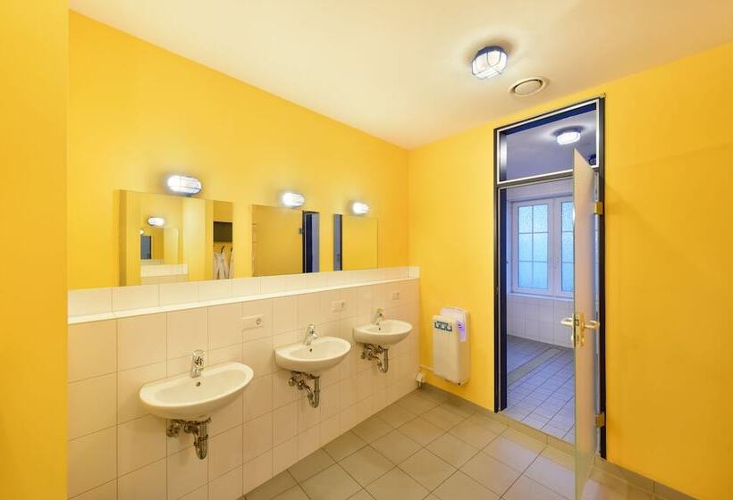 اتاق استاندارد با سرویس بهداشتی مشترک, Bed Nbudget Expo Hostel Rooms