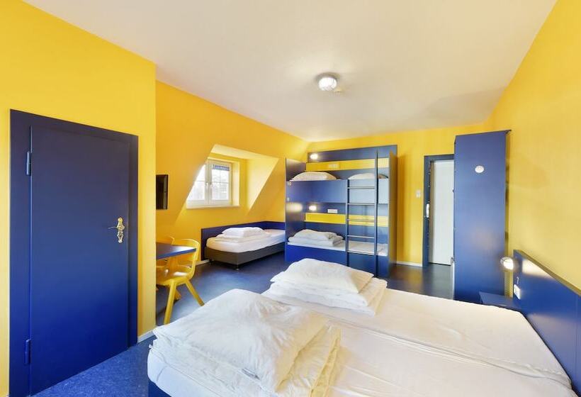 Номер Стандарт Совместная Ванная, Bed Nbudget Expo Hostel Rooms