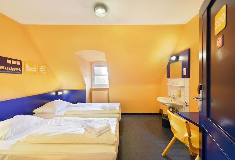 Номер Стандарт Совместная Ванная, Bed Nbudget Expo Hostel Rooms