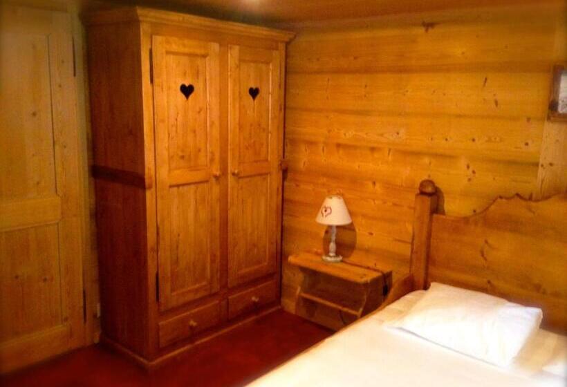 اتاق استاندارد چهار تخته, Auberge De La Poste